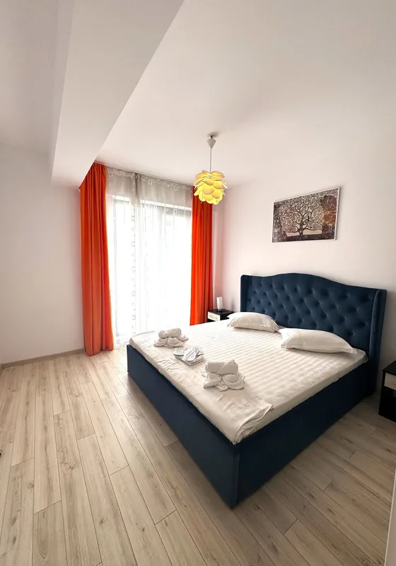 Dormitor într-una dintre cazările de pe platformă